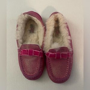 UGG moccasin slipper shoe. Genuine leather and fur. Size 2 youth.